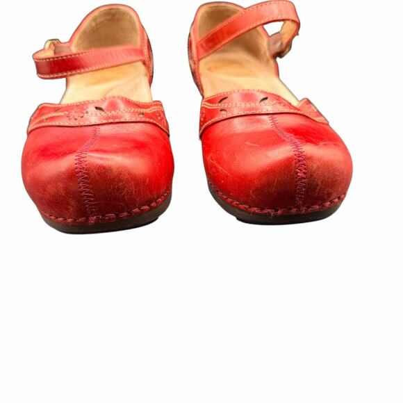 Dansko Red Leather Mary Jane Clog Heels Size 39 US 8.5–9 Floral Cutout Comfort - Picture 2 of 14